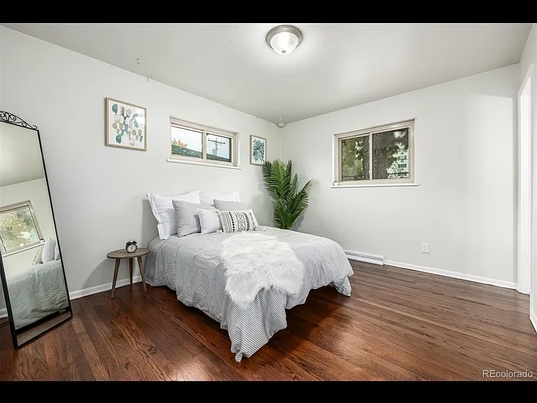 2732 S Grove St — Photo 10