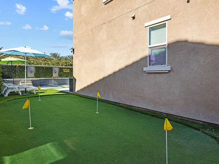 4-Hole Putting Green