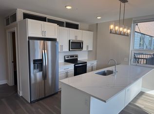 854 Lee St #315, Des Plaines, IL 60016