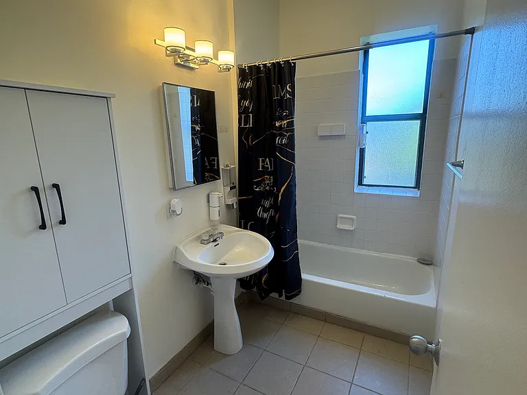 1029 E 62nd St #3 — Photo 7