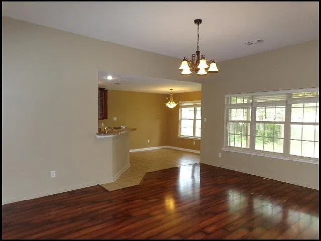 3 bed, 2.0 bath, 1343 sqft, $1,500 — Photo 2