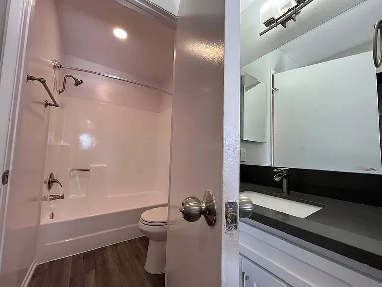 2039 North Las Palmas Ave — Photo 17