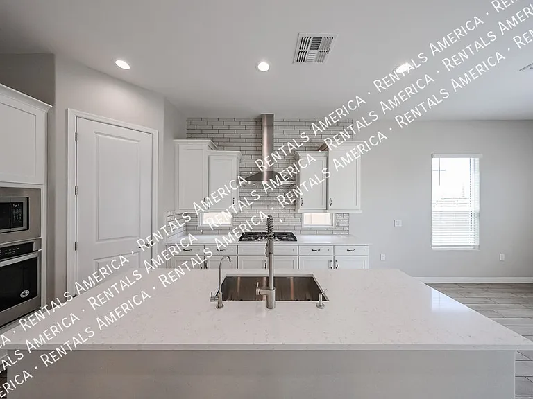 1829 E Saguaro Park Ln — Photo 35