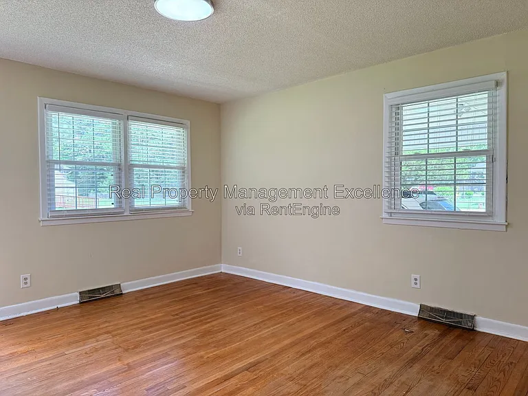 415 W 2nd St — Photo 6