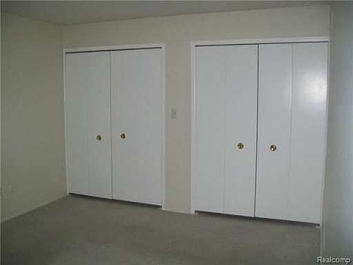 Closet master bedroom 
