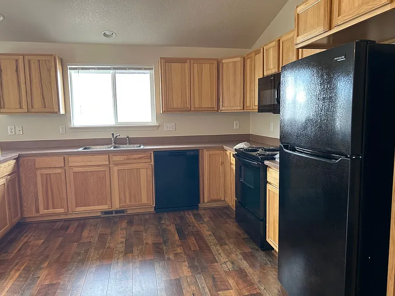 532 SE Ponderosa Dr — Photo 4