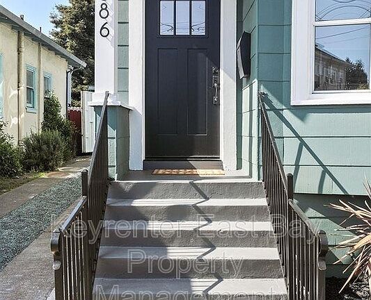 3rd image of 886 Arlington Ave