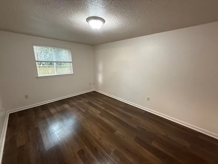 903 Bryan Ct — Photo 12