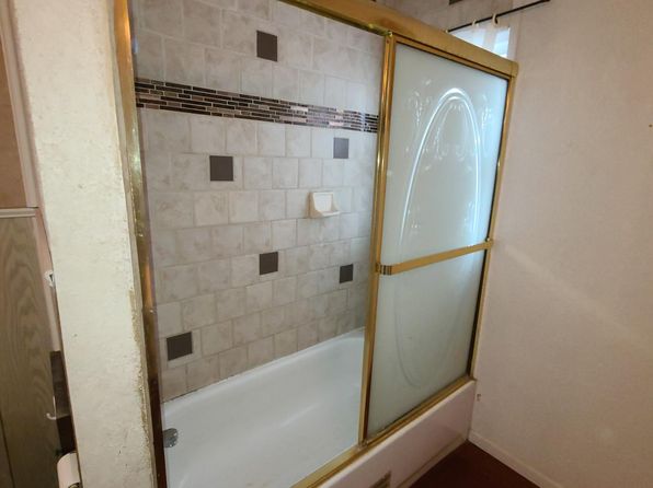 303 E Charles St, Oelwein, IA 50662