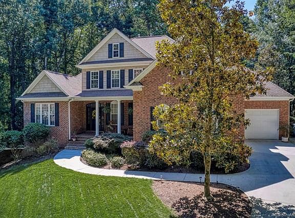 3rd image of 8953 Warwicke Ln