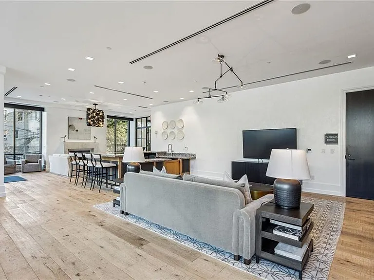 2520 Peachtree Rd #602 — Photo 33