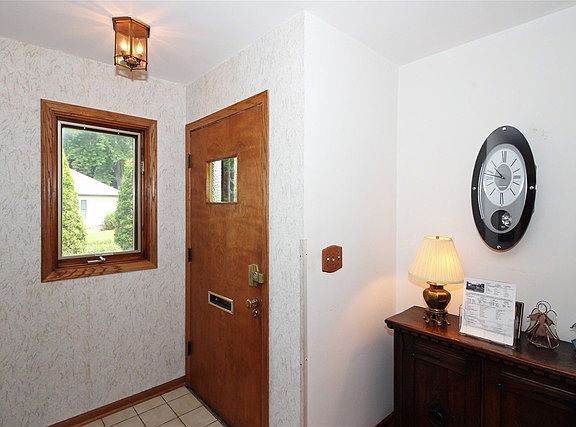 4th image of 266 N Oak St