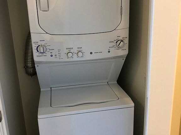 4th image of 354 E Wacker Dr #2203