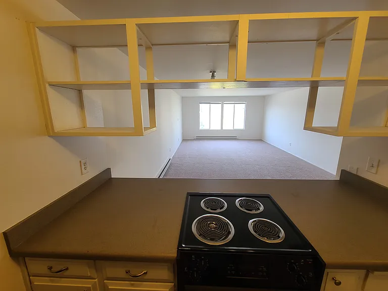 Mont Clare Apartments — Photo 5
