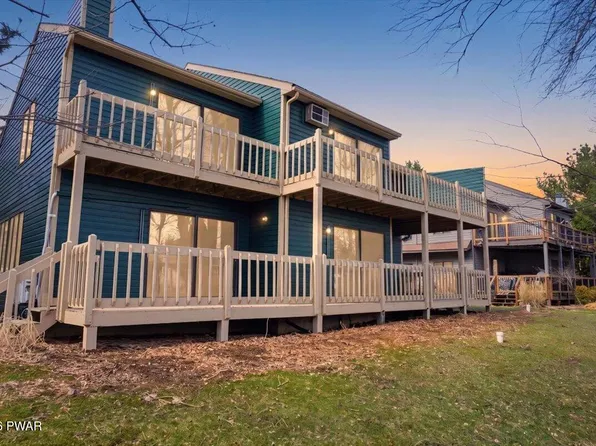 402 Shiny Mountain Ct, Greentown, PA 18426