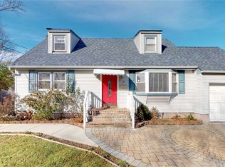 32 Storey Ave, Central Islip, NY 11722