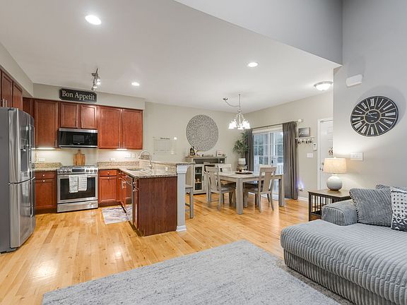 5th image of 1212 Walnut Glen Dr