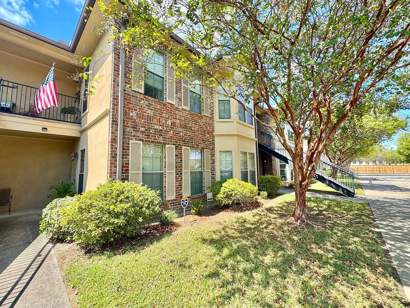 Spacious 2 Bed, 2 Bath Condo in Gated Brickstone Community — Photo 1