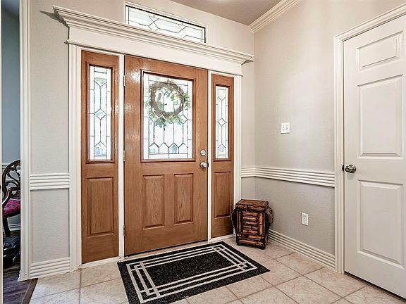 5th image of 408 Bronco Cir