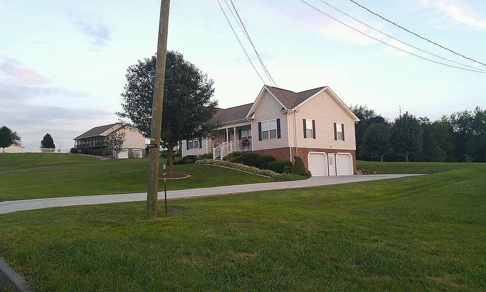 1st image of 407 Heritage Ln