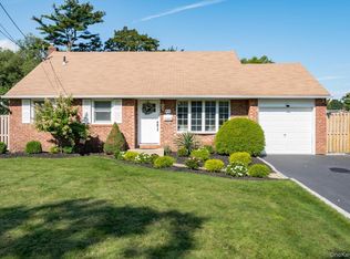 812 Pine Ave, West Islip, NY 11795