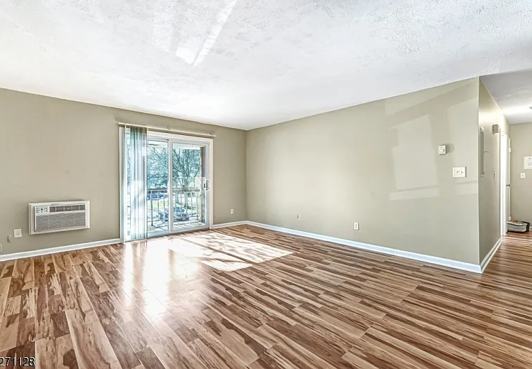 798 Eves Dr #2R — Photo 5