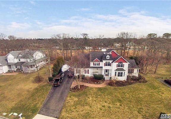 3rd image of 9 Harbor Side Ct