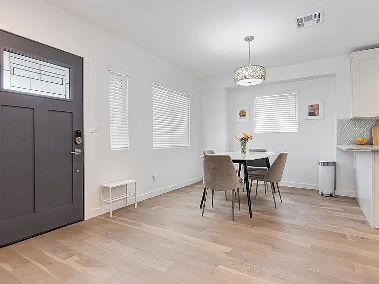 924 E Fairview Blvd — Photo 8