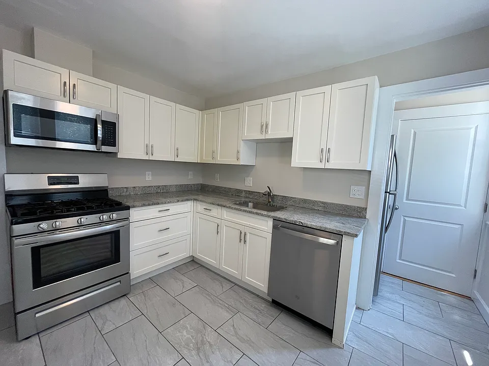 547 Hyde Park Ave #1