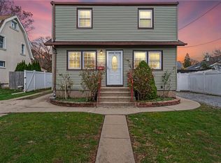 471 Hempstead Gardens Dr, West Hempstead, NY 11552