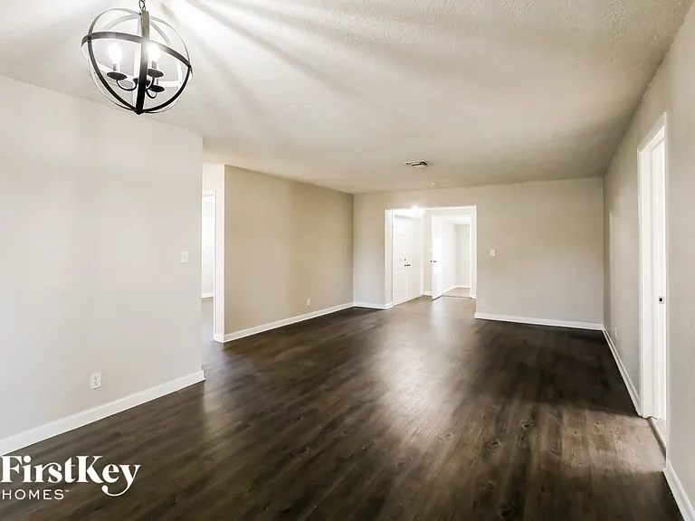 2330 N 67th Ave — Photo 5
