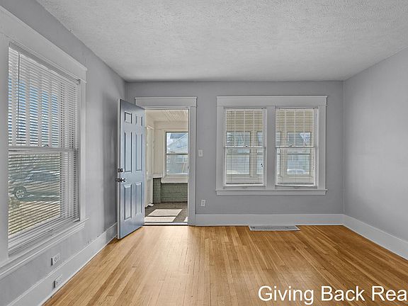 5th image of 1227 Joosten St SW