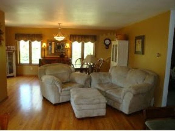 3rd image of 9316 Dahlia Dr