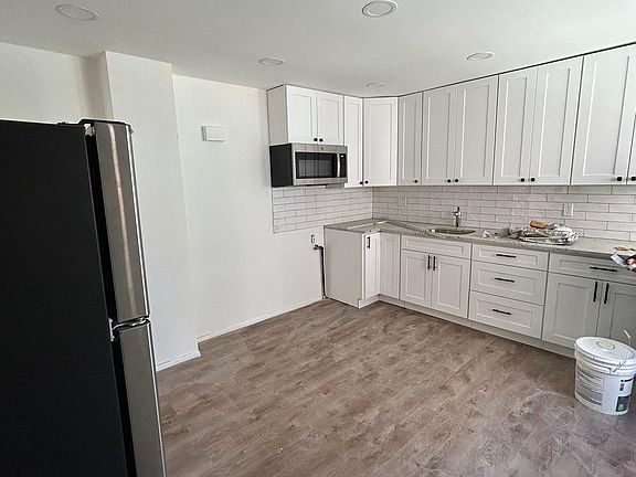 4th image of 230 Bay 40th St Floor 1