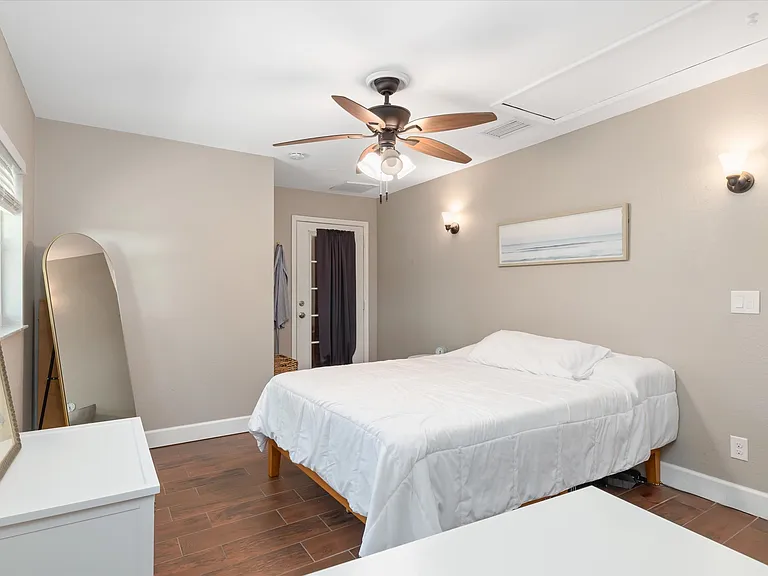 225 W McKenzie St — Photo 13