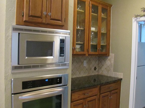 4th image of 216 Pecan Hollow Dr