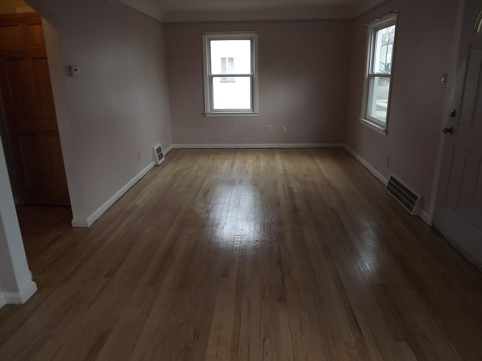 2nd image of 3213 Kenwood St