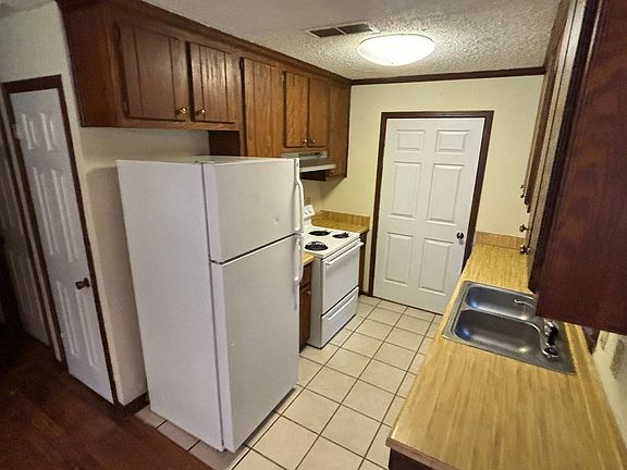 4th image of 101 Briarwood Cir #0