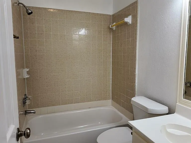 1802 Bobcat Ln — Photo 9