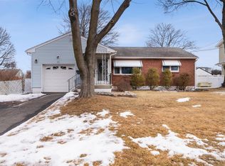 8 Lewis Dr, Stony Pt, NY 10980