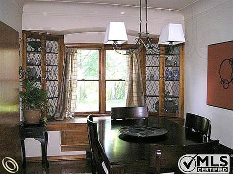 Dining Room w/Built-In Curios
