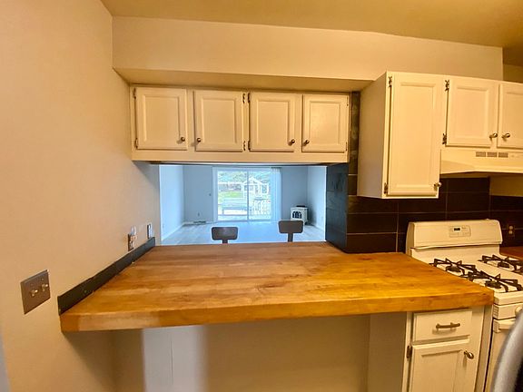 4th image of 2121 Leonard St NE #2121