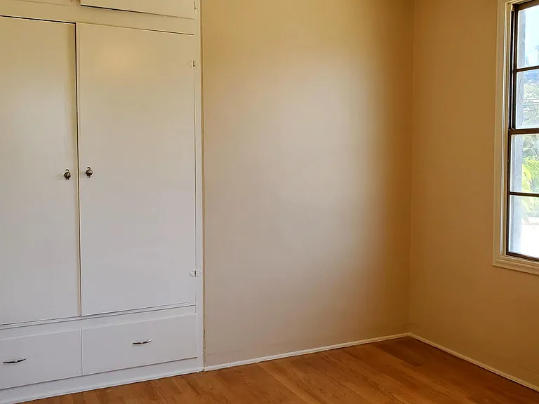 2507 N Beachwood Dr #4 — Photo 7