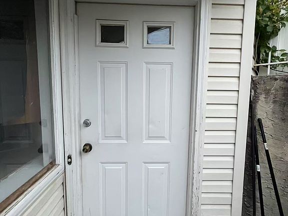 5th image of 277 Seguine Ave #B