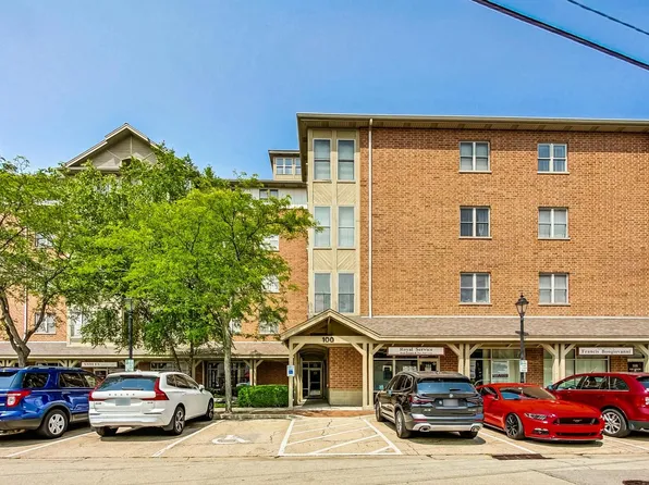 100 N Bokelman St APT 526, Roselle, IL 60172