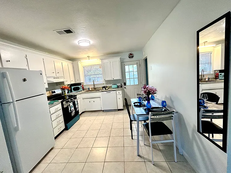 4969 Yacht Harbour Dr — Photo 9