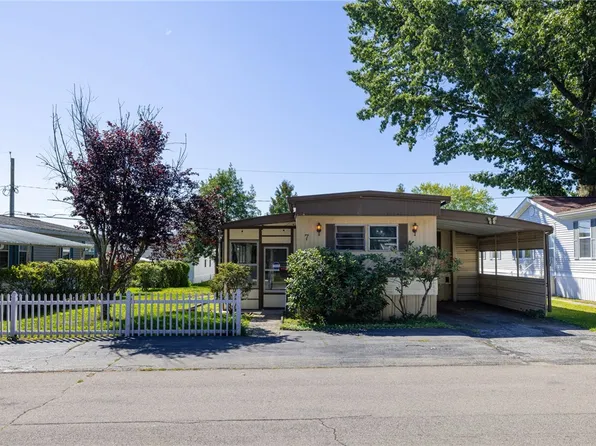 7 Skyview Dr, Rochester, NY 14625