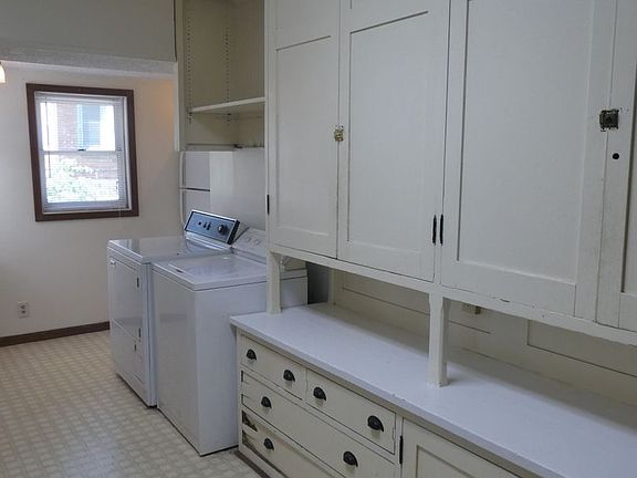 5th image of 1410 University Ave APT A