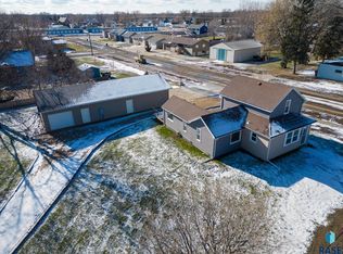 221 W Rummel Ave, Lennox, SD 57039