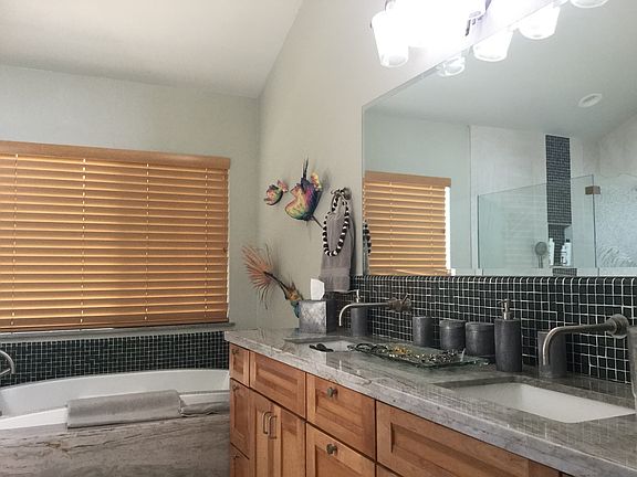 Air jet and heated tub